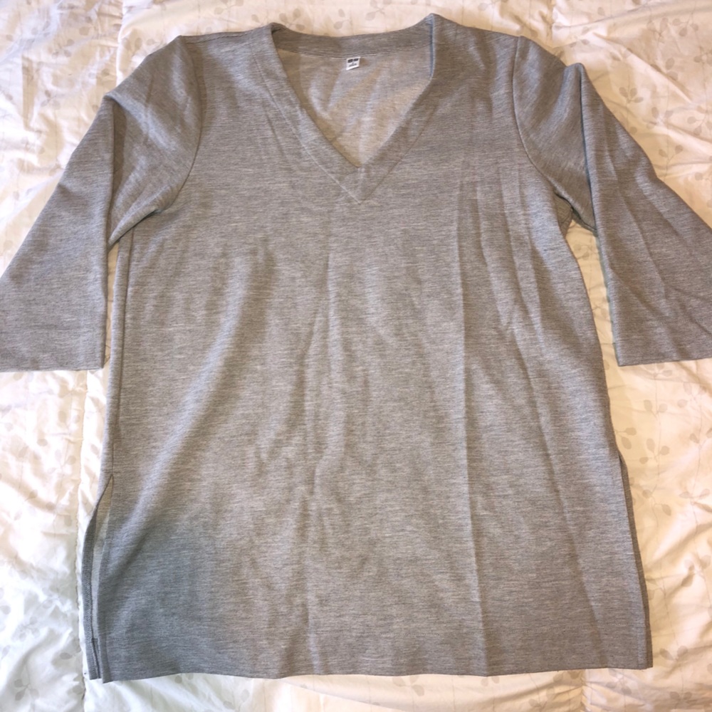 Uniqlo (S) Long Slit Tee